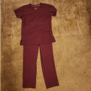 Wonder Wink Maroon Scrub set by W123 size small excellent condition
